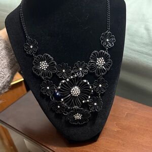 Elegant Black Floral Necklace